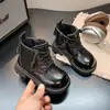 Botas de Cuero Estilo Británico para Niñas Otoño/Invierno 2026 Nuevas Botas Cortas Cálidas de Suela Suave con Felpa Moda de Corte Bajo Botas Individuales Botas Martin