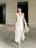 Xiu Xixi 2026 Primavera Novo Etiqueta Branca Fita Cetim Alça Elegante Vestido Longo de Alta Qualidade 88518