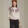 Foto real de un elegante suéter jacquard floral Fair Isle, cárdigan de punto suave y acogedor para mujer, suéter abrigo de otoño e invierno
