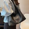 Bolsa de grande capacidade para mulheres 2023 nova moda versátil bolsa de ombro textura casual este ano popular bolsa de compras para o dia a dia