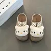 Lindas zapatillas casuales de gato de dibujos animados de punta cerrada versátiles para niñas, zapatillas de verano de gamuza tridimensionales para exteriores de punta cerrada