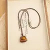 Melillard Bolsa de Madera Retro Collar Largo Ojo de Tigre Diseño de Nicho Lujo Ligero Sensación de Alta Gama Accesorios de Cadena para Suéter