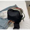 Bolsa pequena casual de nylon para mulheres 2024 nova nicho alça de ombro larga transversal bolsa de telefone popular popular bolsa de ombro