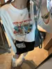 Además, la nueva colección de otoño presenta un estampado de banda de zorros de dibujos animados americanos, una camiseta básica de manga larga con cuello redondo de corte holgado MQ1721