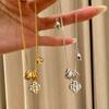 Lujo Accesible Francés, Retro, Exquisito Elegante, Rueda Versátil, Passepartout, Pulsera de Trébol de Cuatro Hojas, Joyería de Mano de Moda y de Alta Gama para Mujeres