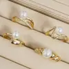 Anillo Abierto Geométrico Irregular Aogou Moda Lujo Ligero Chapado en Cobre Oro de 18 Quilates Incrustado Circonita Perla Anillo Versátil para Dedo de Mujer