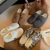 Zapatos de Mujer Estilo Mismo que Mamá Uva con Aumento Interno de Altura de 6 cm, Zapatos de Lana de Cordero con Forro de Felpa, Zapatos Birkenstock con Estampado de Leopardo, Zapatos de Algodón de Invierno para Mujer