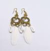 Pendientes familiares de plumas retro de venta caliente de e-commerce de fábrica, pendientes largos de plumas multicolor para vacaciones, diseño con cuentas