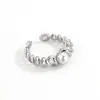 Anillo retorcido de perlas para mujer Estilo europeo y americano elegante y chic Anillo abierto bañado en oro Nicho Lujo accesible Anillo de pareja