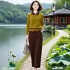 Diseño de Moda para Personas de Mediana Edad y Mayores, Nuevo Estilo 2025, Conjunto de Dos Piezas de Suéter de Punto con Cuello Solapa de Alta Gama y Pantalones Casuales