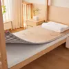 Colchão de esteira de rattan de seda gelada para beliches de dormitório estudantil, espuma composta, adequado para todas as estações, design de dupla face, tipo de esteira refrescante, atacado