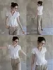 Camisa tipo polo blanca estilo francés con bordado de letras en la espalda, nuevo diseño de otoño 2026 para mujer, top único de corte holgado