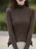 Top básico de algodão canelado com gola alta para mulheres, listras verticais que afinam, perfeito para usar sozinho ou como camada sob um terninho ou casaco.