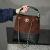 Bolso Pequeño Estilo Chanel Acolchado de Diamantes con Cadena en Gamuza Esmerilada Bolso Cubo Nuevo de Nicho para Llevar en la Mano para Mujeres Bolso Grande de un Solo Hombro Cruzado