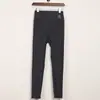 Leggings Finos Preto Pêssego com Textura de Couro de Tubarão, Controle de Barriga e Efeito Levanta Bumbum, Leggings de Yoga que Podem Ser Usadas Fora, Calça de Nove Pontos de Cintura Alta para Mulheres