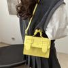 Bolsa Pequena Feminina 2025 Inverno Nova Moda Bolsa de Ombro para o Dia a Dia Bolsa Quadrada Pequena Simples Bolsa Transversal Casual Retrô para Mulheres