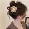 Presilha de cabelo de pelúcia cor de café estilo coreano, um acessório de cabelo sofisticado e versátil para mulheres, tamanho grande, realça o volume do cabelo, estilo presilha de tubarão