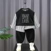 Traje de dos piezas a rayas para niño, primavera 2025, nuevo conjunto informal de suéteres bonitos para niños, ropa de estilo occidental para bebé