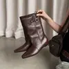 Botas de Pierna de Pantalón de Moda Estilo Coreano con Hebilla Piel de Oveja Tacón Oculto 2026 Invierno Tacón Bajo Punta Cuadrada Piel Genuina Botas de Media Pantorrilla para Mujer