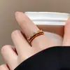 [Productos de Cobre] Anillo Abierto Dorado con Circonita Roja Ola Roja para Otoño e Invierno, Anillo de Dedo Índice Retro de Lujo Ligero de Alta Gama para Mujer