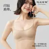 Sutiã feminino de cor base com decote baixo, bojo fino, suporte push-up, sem aro, invisível e sem costura, com alças finas e um lindo design nas costas