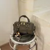 Elegante y minimalista bolso Boston para mujer, nueva colección 2026, adecuado para el trabajo y los desplazamientos, se puede llevar en la mano o usar como bolso de hombro