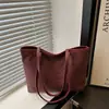 2025 Moda Retrô Casual Bolsa Tote Grande Capacidade Outono e Inverno Nova Bolsa Feminina Design de Nicho Bolsa de Ombro