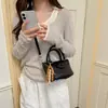 Bolsa Tejida Nueva de Moda para Primavera/Verano 2026 Bolso de Cubo de Moda Bolso de Mano de Alta Calidad Versátil de Hombro Cruzado de Moda