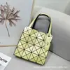 Bolso Original Japonés Acolchado Geométrico de Diamantes Nuevo Bolso de Hombro Cuadrado Grande en Forma de Diamante Estilo Commuter para Mujer