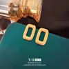 Pendientes Huecos Geométricos Mate de Aguja Plateada Minimalistas de Nicho Estilo Hong Kong Pendientes de Alta Gama Versátiles Pendientes de Commuter para Mujer