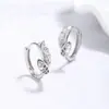 Pendientes de Hoja Hueca de Plata de Ley 925 Lujo Ligero Sensación de Alta Gama Adornos para Orejas Adornos Transfronterizos para Mujer Sentido de Diseño de Nicho Pendientes de Botón con Circonita