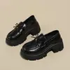 Zapatos de charol retro estilo británico 2026, versátiles, que realzan la falda, para mujer, moda nueva, suela gruesa, para primavera y otoño