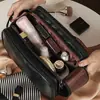 Nova Bolsa Cosmética Multifuncional 2026 para Mulheres, Grande Capacidade, à Prova d'Água, Amiga para Viagem, Bolsa de Armazenamento de Pincéis de Maquiagem e Artigos de Higiene Pessoal de Alta Qualidade