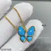 Collar de Cuatro Hojas Rosa de Nácar con Mariposa de Alta Gama para Mujer, Cadena para Clavícula, Oro V, Regalo para Novia o Mejor Amiga, Diseño de Nicho de Lujo Ligero