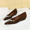 3683-H70 Zapatos de Moda Retro de una Sola Capa Cadena de Diamantes Decorativa Puntiagudos Poco Profundos Cuña de Terciopelo Combinan con Todo Tacón Bajo Zapatos de Mujer