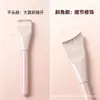 Brocha de base color rosa melocotón en forma de media luna, brocha de base líquida de cabeza plana, brocha de maquillaje ultra delgada que no absorbe, de una sola pasada y sin marcas, brocha para mascarilla de maquillaje
