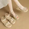 Sandalias de Verano de Moda Estilo Hada con Suela Gruesa para Aumentar la Altura, Estilo Francés con Pedrería, Modelo Nuevo 2026, Slip-On, Zapatos de Mujer con Suela Suave
