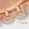 Novos Brincos de Diamante de Cobre da Primavera de 2024 Design de Moda Brincos Únicos para Mulheres Elemento de Luxo Leve Brincos
