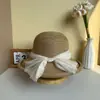 Chapéu de Palha Elegante Estilo Francês com Aba Larga e Forma Totalmente Curva, Chapéu de Palha Doce Estilo Coreano com Laço, Chapéu de Palha para Proteção Solar na Praia para Mulheres no Verão