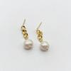 Brincos de Corrente de Metal Retro Francês com Pérolas de Água Doce para Mulheres Estilo Coreano Simples Elegante Versátil Brincos de Estilo Frio