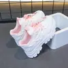Sapatos Mocassins Respiráveis Versáteis 2024 Macios Antiderrapantes Sapatos Reais de Menina Sola Menina Tênis de Lona Infantil Primavera Outono Superfície de Couro Novo Estilo