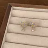 Pendientes de Segunda Mano Estilo Nicho con un Ambiente de Alta Gama y Minimalista, Pequeños y Sencillos, Modernos y Versátiles, Aretes de Gato Full Diamante de Colores