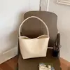 Bolsa de mão com padrão trançado transfronteiriça para mulheres, nova bolsa de ombro versátil e moderna com textura de grande capacidade, estilo férias