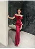 Vestido de Noite de Alto Padrão Estilo Francês para Socialite Ombro a Ombro Elegante Retrô Estilo Hepburn Preto Bodycon com Fenda para Mulheres