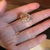 Pinzas para Oreja sin Perforación Flor en Forma de C de Circonita, Lujo Ligero, Brazaletes para Oreja Exquisitos y de Alta Gama, Moda de Nicho, Pendientes Elegantes y con Estilo para Mujer