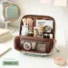 Bolsa de maquillaje vertical de lunares, delgada y compacta, perfecta para organizar cosméticos en un dormitorio, fácil de llevar cuando se viaja
