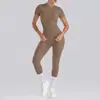 Conjunto de dos piezas de canalé ajustado bestseller transfronterizo con cuello redondo, mangas cortas, mallas de yoga ajustadas, atuendo deportivo de Pilates y fitness para mujer