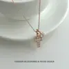 Collar Super Hada Súper Brillante con Colgante de Cruz de Circonita Completa para Mujer Lujo Ligero Elegante Súper Hermoso Versátil para Viajar Personalidad Cadena para Clavícula