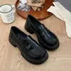 Populares zapatos de cuero para mujer estilo británico, nuevo modelo otoño 2026, mocasines versátiles de suela gruesa con tacón grueso antideslizantes, estilo JK japonés