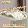 Percha de plástico para ropa doméstica antideslizante, engrosada, sin marcas, ahorradora de espacio, multifuncional, de hombro ancho, para uso tanto en seco como en húmedo